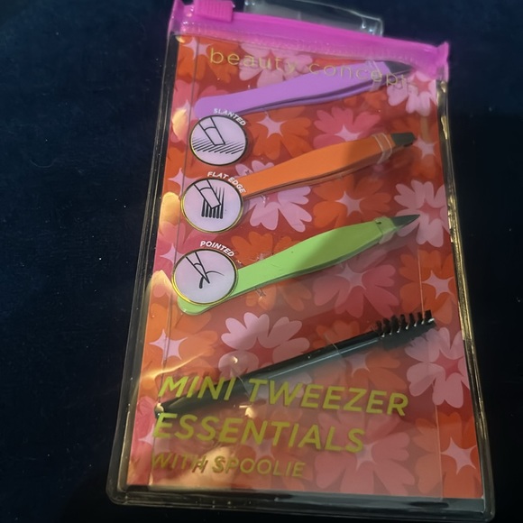 Beauty Concepts Mini Tweezer Set; travel set of 4 - Picture 3 of 4